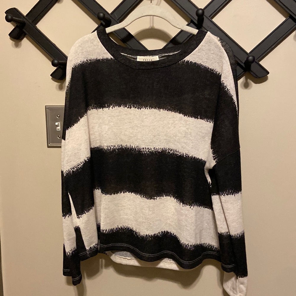 Women’s Lightweight Sweater/Blouse